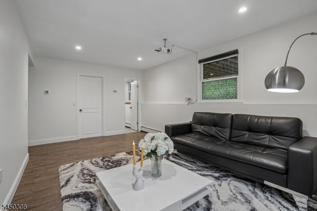 35 Iroquois Ave, Lincoln Park Boro, NJ 07035