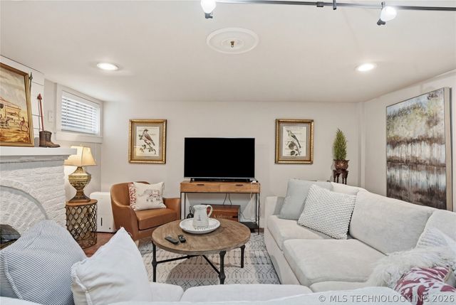 1315 S Guthrie Avenue, Tulsa, OK 74119