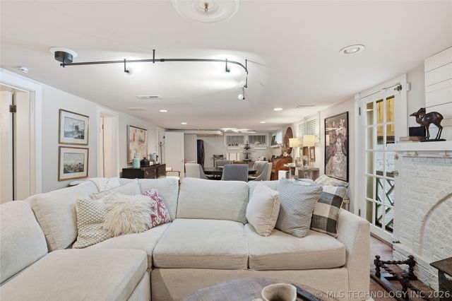 1315 S Guthrie Avenue, Tulsa, OK 74119