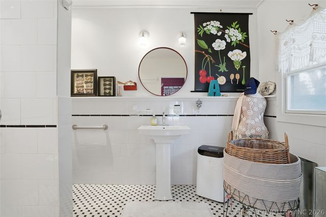 1315 S Guthrie Avenue, Tulsa, OK 74119