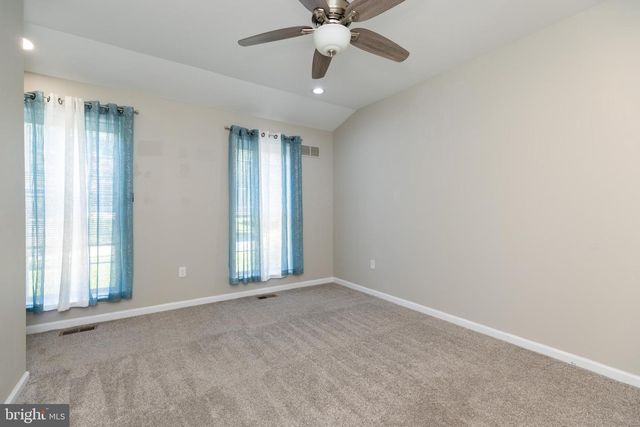 211 ROBIN REDBREAST RD, Newark, DE 19711