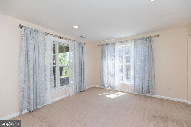 211 ROBIN REDBREAST RD, Newark, DE 19711