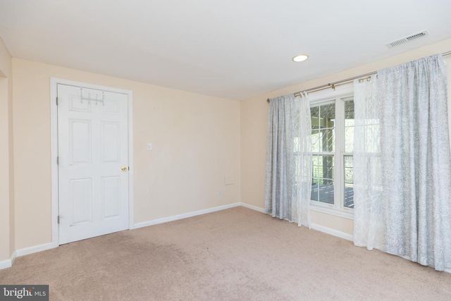 211 ROBIN REDBREAST RD, Newark, DE 19711
