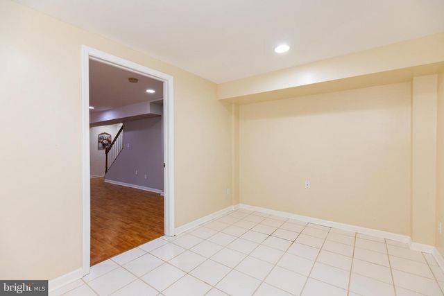 211 ROBIN REDBREAST RD, Newark, DE 19711