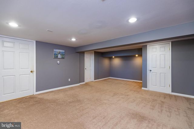 211 ROBIN REDBREAST RD, Newark, DE 19711