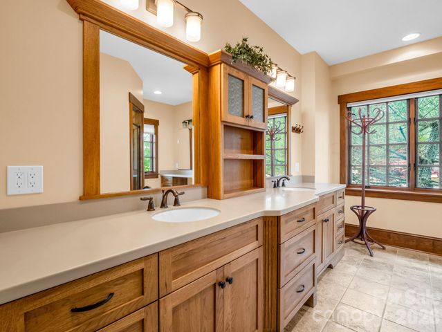 29 Crockett Ridge Road, Black Mountain, NC 28711