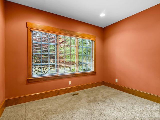 29 Crockett Ridge Road, Black Mountain, NC 28711