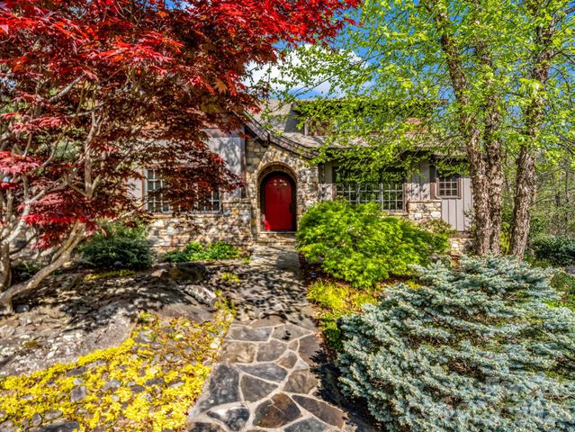 29 Crockett Ridge Road, Black Mountain, NC 28711
