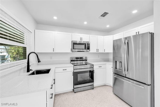 2822 Bruce ST, Matlacha, FL 33993