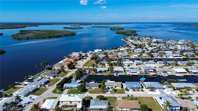 2822 Bruce ST, Matlacha, FL 33993