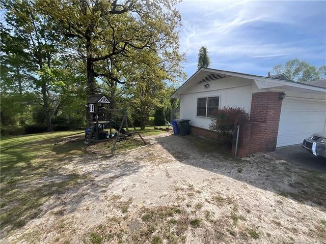 559 Cimarron Drive, Fayetteville, NC 28303