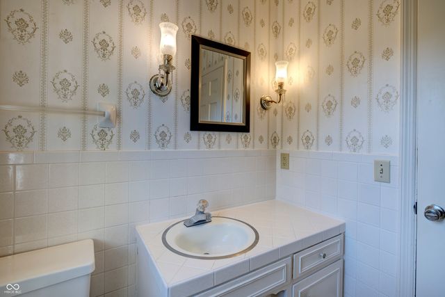 5504 Hawthorne Drive, Indianapolis, IN 46226