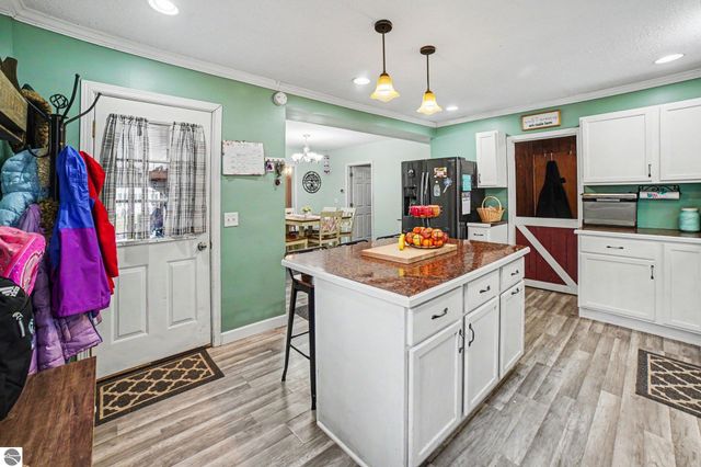 707 N Republic Avenue, Alma, MI 48801