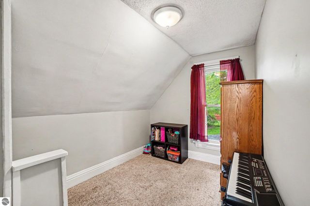 707 N Republic Avenue, Alma, MI 48801