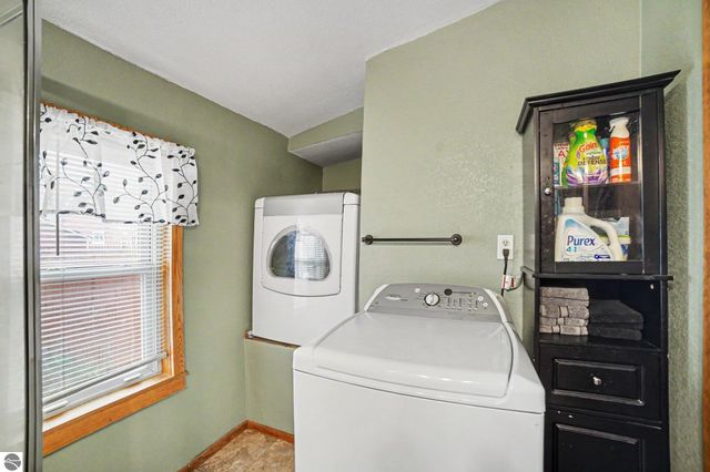 707 N Republic Avenue, Alma, MI 48801
