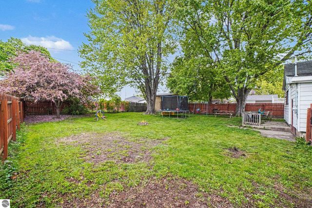 707 N Republic Avenue, Alma, MI 48801