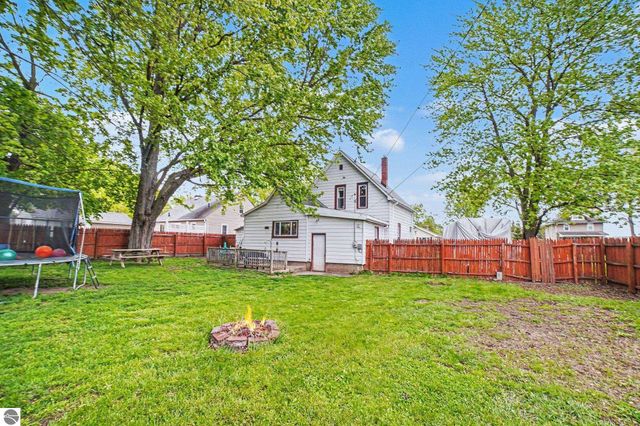 707 N Republic Avenue, Alma, MI 48801