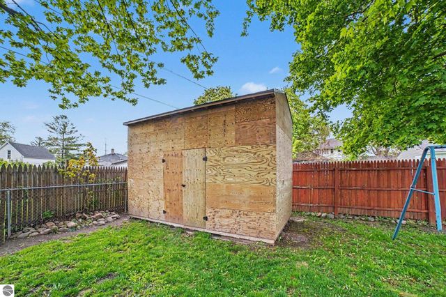 707 N Republic Avenue, Alma, MI 48801