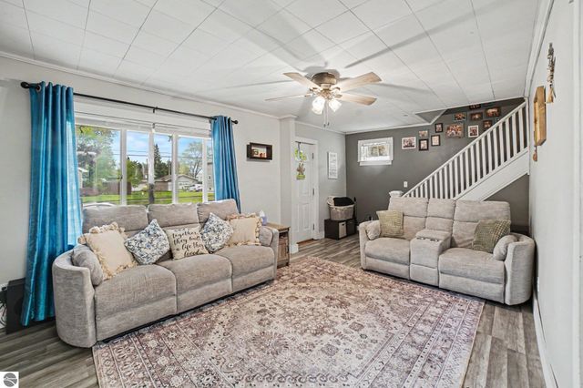 707 N Republic Avenue, Alma, MI 48801