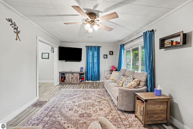 707 N Republic Avenue, Alma, MI 48801
