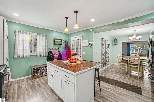 707 N Republic Avenue, Alma, MI 48801