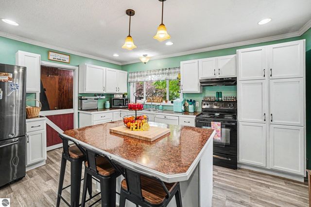 707 N Republic Avenue, Alma, MI 48801