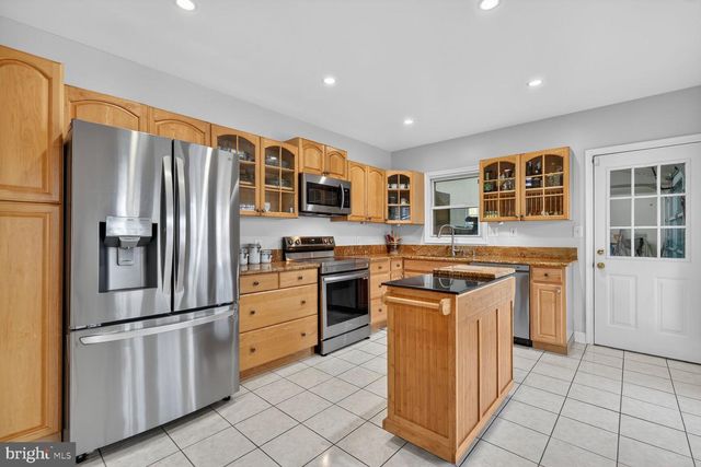 4406 ROUNDHILL RD, Alexandria, VA 22310