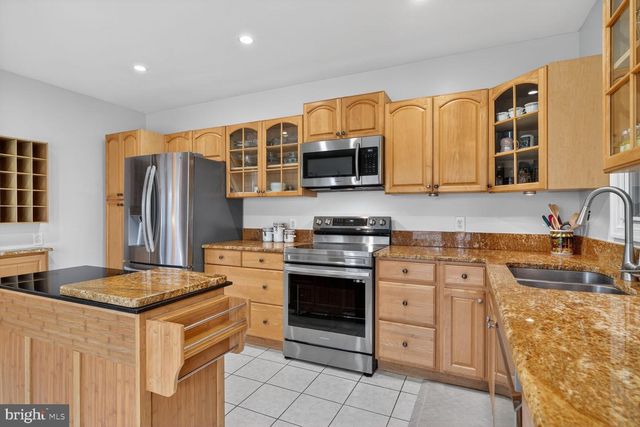 4406 ROUNDHILL RD, Alexandria, VA 22310