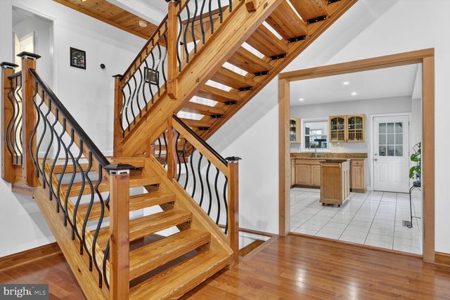 4406 ROUNDHILL RD, Alexandria, VA 22310