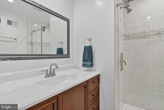 4406 ROUNDHILL RD, Alexandria, VA 22310