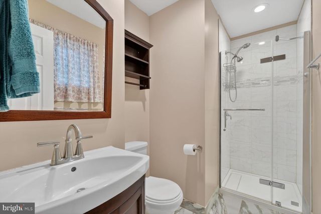 4406 ROUNDHILL RD, Alexandria, VA 22310