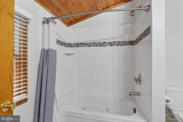 4406 ROUNDHILL RD, Alexandria, VA 22310