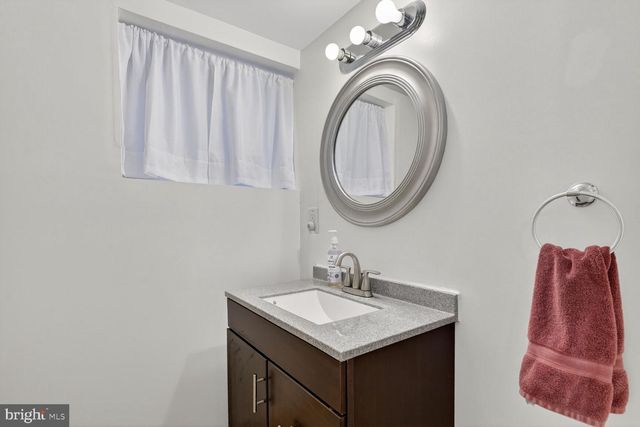 4406 ROUNDHILL RD, Alexandria, VA 22310