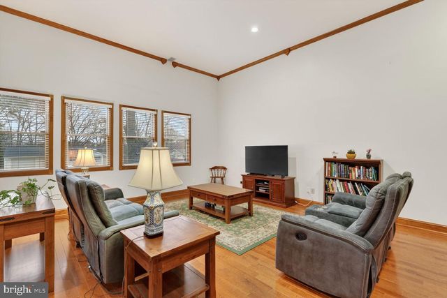 4406 ROUNDHILL RD, Alexandria, VA 22310