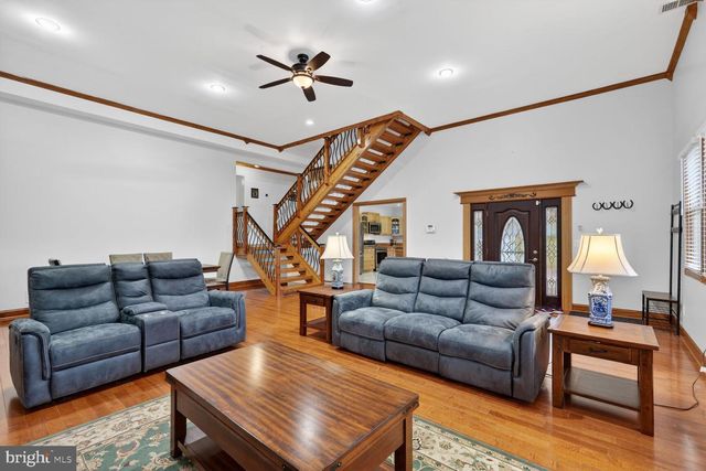 4406 ROUNDHILL RD, Alexandria, VA 22310