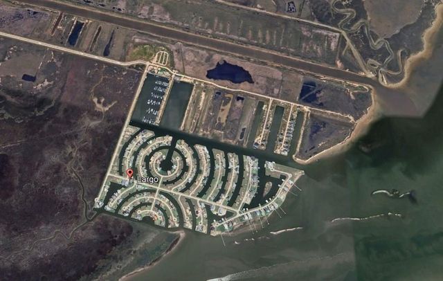 1 Largo, Hitchcock, TX 77563