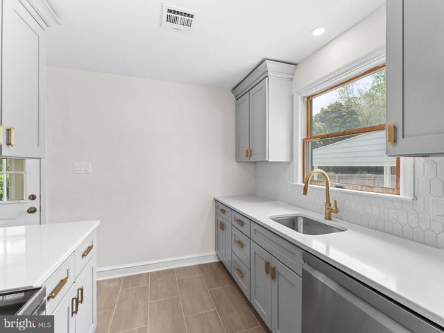 383 BEACON AVE, Vineland, NJ 08360