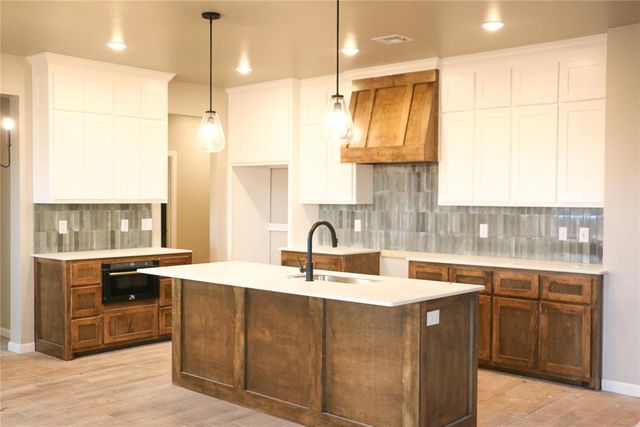 623 Honey Springs Lane, Shawnee, OK 74804