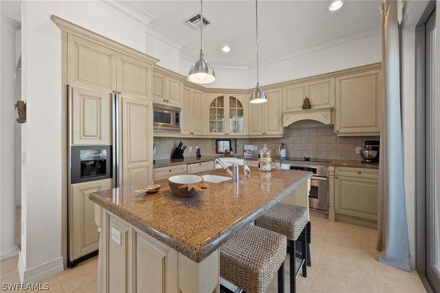 380 10TH ST S 202, Naples, FL 34102