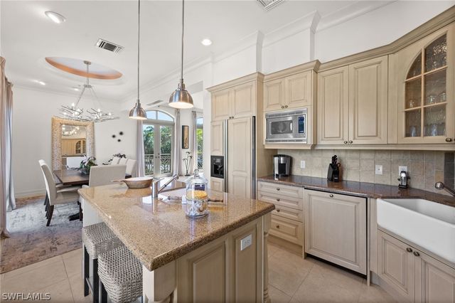 380 10TH ST S 202, Naples, FL 34102