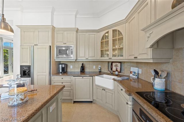 380 10TH ST S 202, Naples, FL 34102