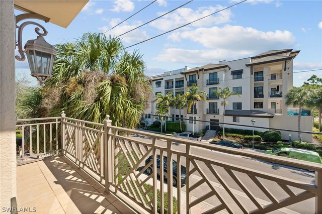 380 10TH ST S 202, Naples, FL 34102