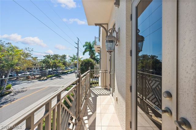 380 10TH ST S 202, Naples, FL 34102