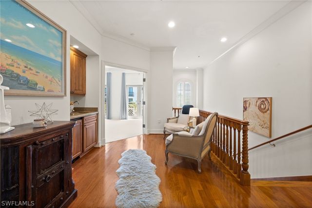 380 10TH ST S 202, Naples, FL 34102