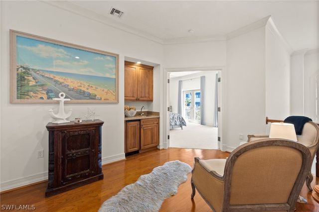 380 10TH ST S 202, Naples, FL 34102