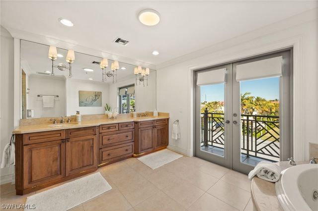 380 10TH ST S 202, Naples, FL 34102