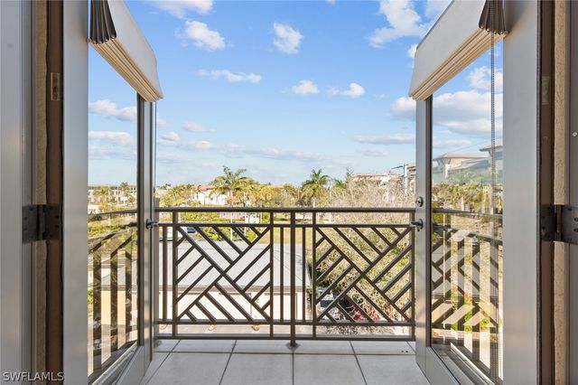 380 10TH ST S 202, Naples, FL 34102