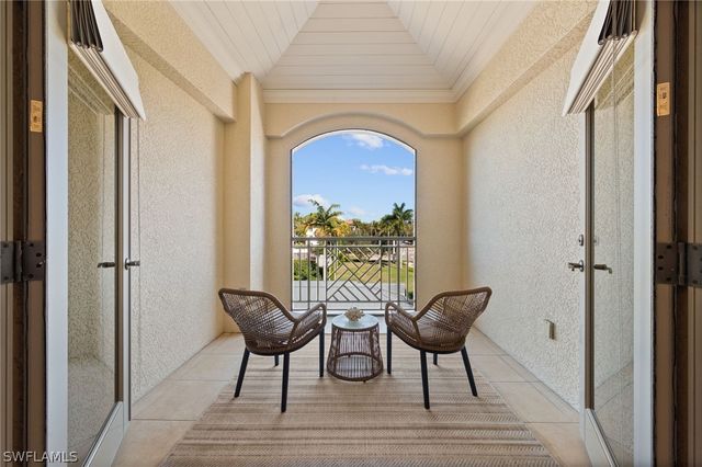 380 10TH ST S 202, Naples, FL 34102