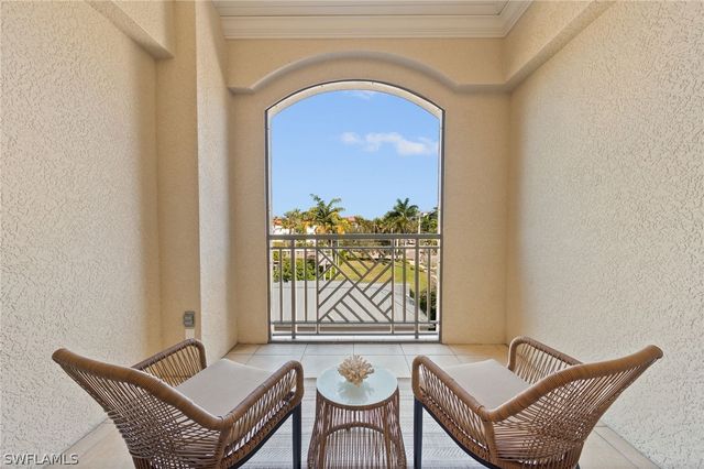 380 10TH ST S 202, Naples, FL 34102