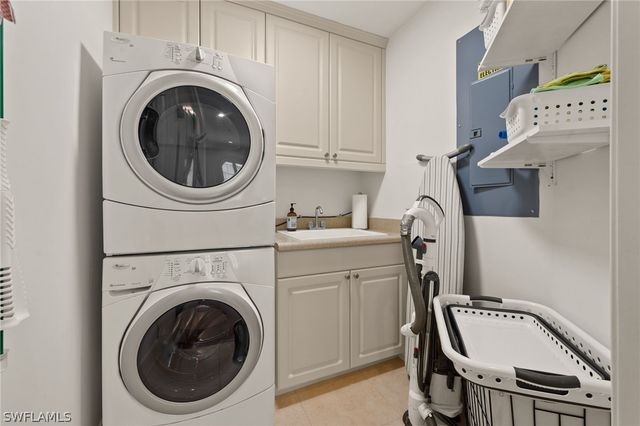 380 10TH ST S 202, Naples, FL 34102